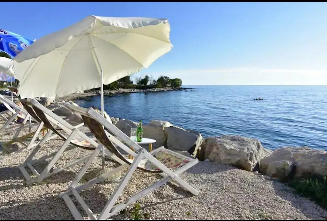 Apartment Pharos Zambratija  Croatia